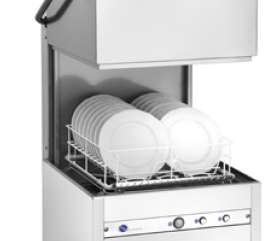 Lavavajillas de cúpula industrial, carga superior, en acero inoxidable con platos limpios en su interior